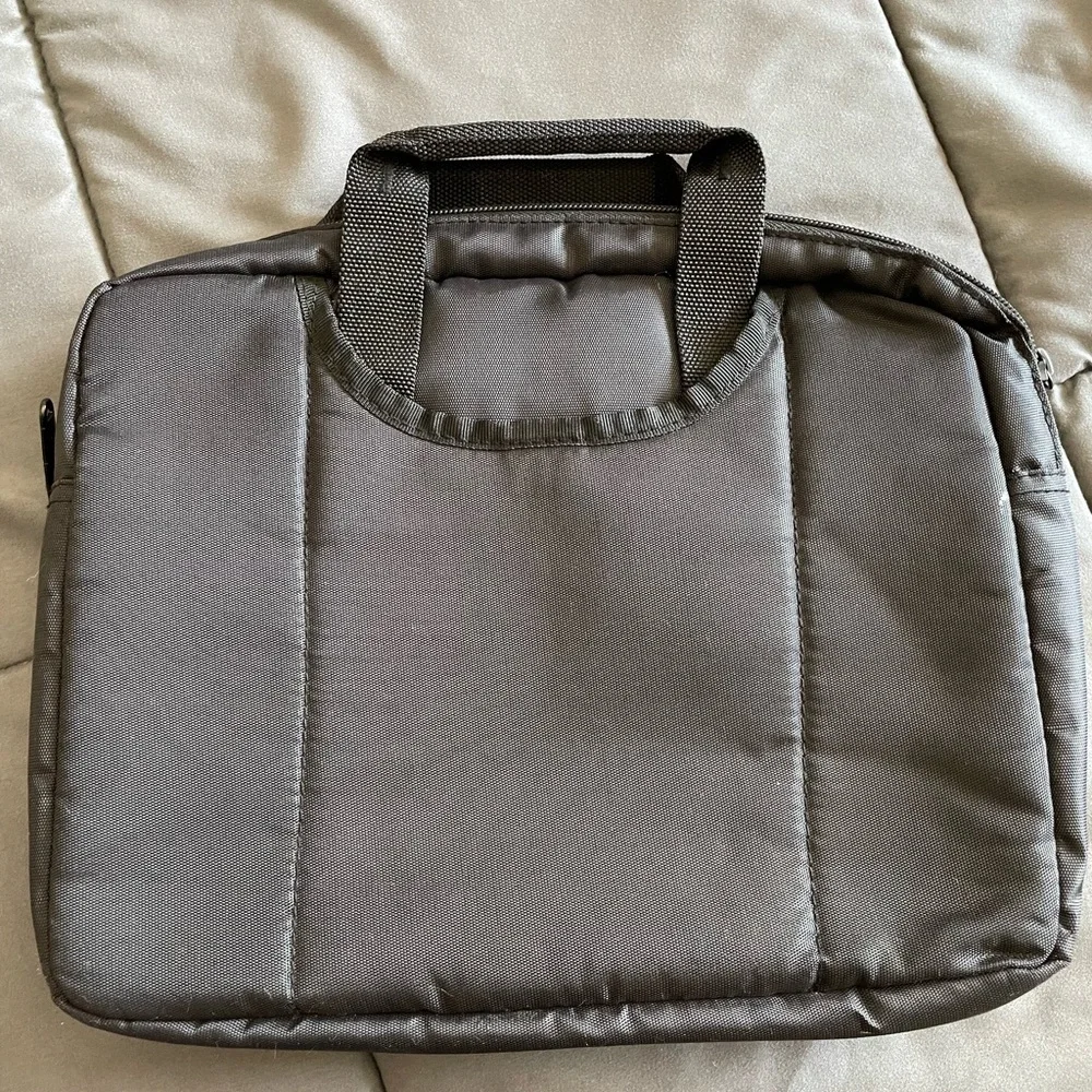 Case Logic tablet bag carrying case